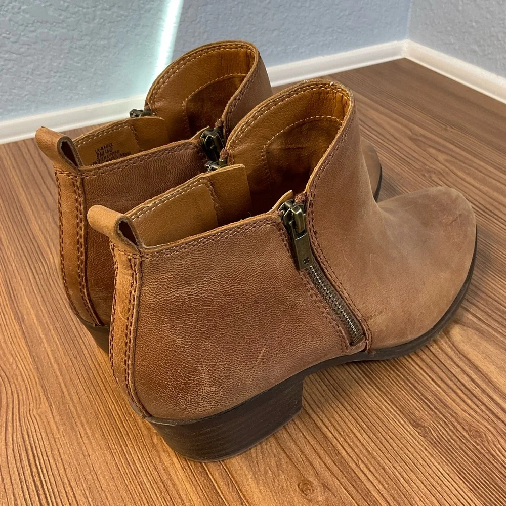 Lucky Brand Tan leather ankle boots distressed western inspiring side zip size 9